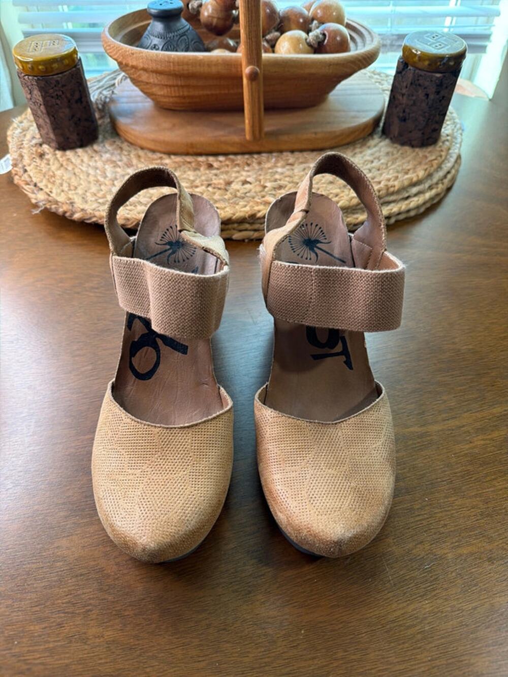 OTBT off the beaten track tan wedge EUC 6 540